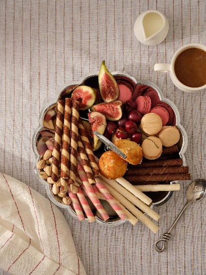 Wafer stick dengan buah ara dan pistachio
