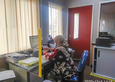 Pembatas akrilik untuk meja karyawan (acrilic for table staff)