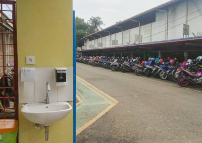 Tempat cuci tangan di pos securit(hand washing at security post)