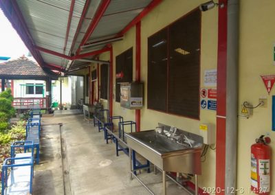 Cuci tangan sebelum masuk ke kantin (hand washing before go canteen)